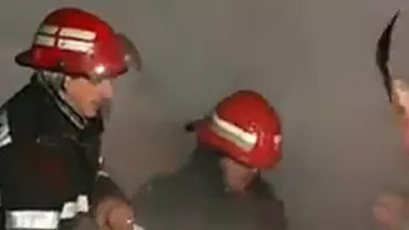 Incendiu în Băneasa: Trei familii au rămas fără casă de Sărbători (VIDEO)