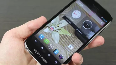 Sharp lansează Sharp Aquos Phone SH930W