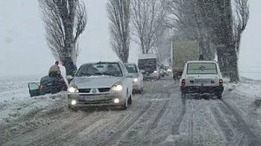 Traficul pe DN 3 în judeţul Călăraşi a fost închis din cauza viscolului