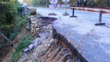 Victor Ponta a cerut asfaltarea DN 24C Manoleasa - Rădăuți Prut: "Arată mai rău decât Via Appia"