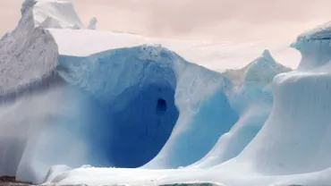 Vestul Antarcticii se topeşte cu o viteză mai mare decât cealaltă parte a continentului de gheaţă