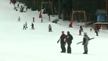 Turiștii se pregătesc de Revelion la munte: Azuga, Buşteni şi Sinaia, complet ocupate de turiști