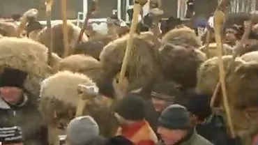 Bătaia tradițională cu bâtele de la Ruginoasa, împiedicată de jandarmi