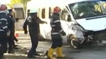 Accident de microbuz în județul Cluj: Nouă persoane, între care și trei copii, au fost rănite