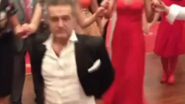 “Gigi Style”: Cum a dansat și cântat Becali de Revelion (VIDEO)