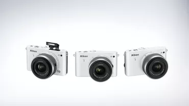 Nikon lansează J3, cel mai mic aparat foto cu obiective interschimbabile din lume