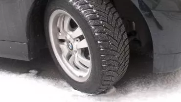 Polițiștii de la rutieră au acordat peste 700 de amenzi șoferilor care nu și-au echipat autoturismele pentru iarnă