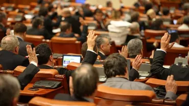 Parlamentarii aflați în conflict de interese vor fi sancționați cu interzicerea participării la lucrări