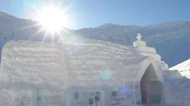 Biserica de gheață de la Bâlea Lac este aproape finalizată