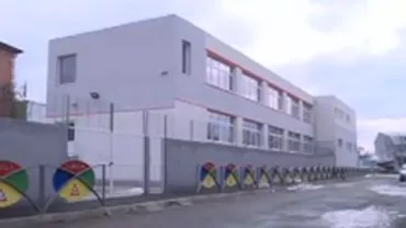 Un elev a fost înjunghiat lângă Şcoala 148 din București