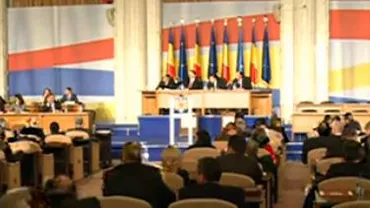 Au fost adoptate modificările la Statutul parlamentarilor: Aleșii își păstrează imunitatea