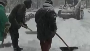 MAI: Trei localităţi fără energie electrică, două porturi, 8 drumuri naţionale şi 43 judeţene închise