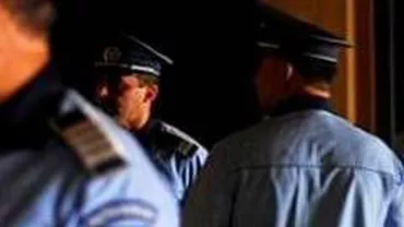 Trei poliţişti din Teleorman, trimişi în judecată pentru şantaj şi luare de mită