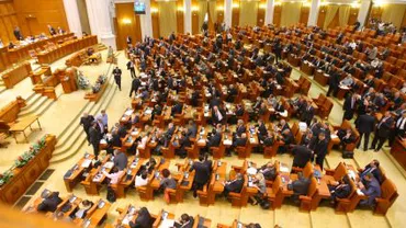 Parlamentarii dezbat proiectul bugetului pe 2013: PDL a părăsit de două ori plenul, ca protest față de eliminarea amendamentelor propuse