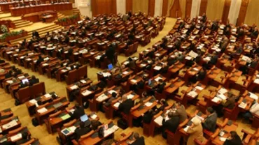Scandal în plenul Parlamentului între PSD și PNL: Schimb de replici între Zgonea şi Haşotti, din cauza lui Chiuariu (VIDEO)