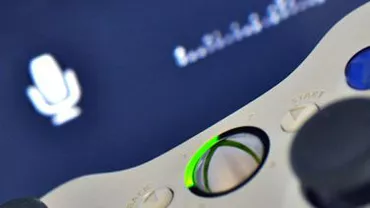 Următoare generație a consolei Xbox ar putea fi echipată cu o tehnologie de recunoaștere vocală similară cu Siri a celor de la Apple