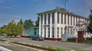 O adolescentă de 16 ani a fost înjunghiată de un bărbat, în gara Bartolomeu din Braşov