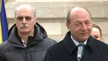 Președintele Traian Băsescu a primit torța olimpică la Palatul Cotroceni: „Este prima dată când flacăra se aprinde în Grecia și are ca destinație România”