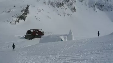 Risc crescut de avalanșe în Munții Făgăraș: Stratul de zăpadă atinge până la 3 metri
