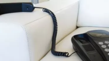 O fetiță de 9 ani, terorizată de reprezentanții băncii de la care mama sa luase un credit