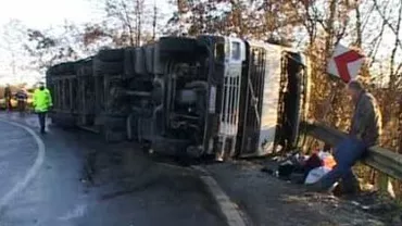 Timiș: Un autotren cu 24 de tone de azotat de amoniu la bord s-a răsturnat. Pompierii au anunțat că există risc de explozie