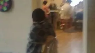 Fetiță legată de scaun, la un centru de copii din Sighetu Marmației: Autoritățile au deschis o anchetă (FOTO)