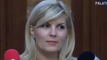 Elena Udrea: Aș umbla și desculță, nu numai în teniși, dacă asta ar face ca PDL să recâștige alegerile