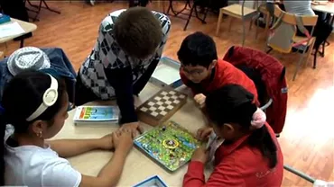 Aproximatix 80.000 de copii aveau la sfârșitul anului 2012 unul sau ambii părinți plecați la muncă în străinătate