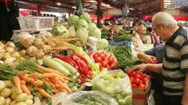 Autoritatea Europeană pentru Securitate Alimentară: S-au găsit pesticide în salata verde, capșuni și piersici în toate statele UE