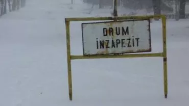 Circulaţie rutieră oprită temporar spre staţiunea Rânca, din cauza zăpezii şi a vântului puternic