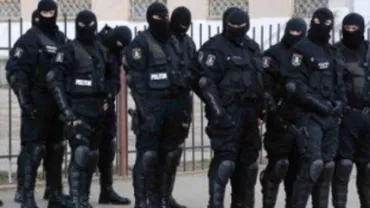 Percheziții în Sibiu la traficanți de canabis, suspectați că au adus droguri din Spania și Germania