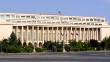 Circa zece revoluționari au intrat în greva foamei, în fața sediului Guvernului