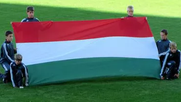 Tensiune înainte de partida Ungaria - România: Fanii Rapidului au incendiat steagul maghiarilor (FOTO)