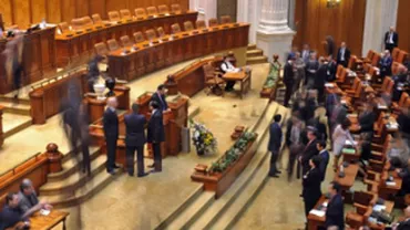Statutul deputaţilor şi senatorilor a fost adoptat în forma stabilită în comisii