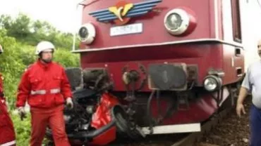 Hunedoara: O fată de 12 ani a murit după ce a fost lovită de un tren personal