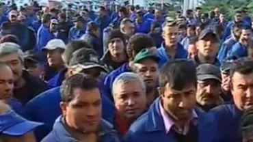 Râmnicu Vâlcea: Aproximativ 600 de angajați Oltchim au blocat DN 67, la ieșirea spre Horezu