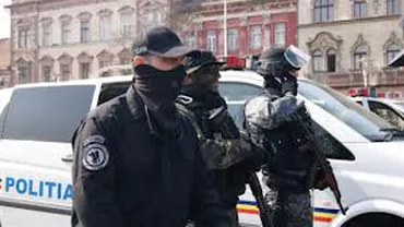 Polițiștii efectuează 24 de percheziții la locuințele unor suspecți de evaziune fiscală în beneficiul unei mănăstiri