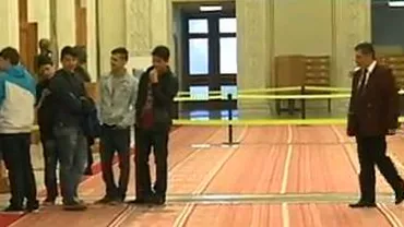 Parlamentul și-a deschis porțile pentru sute de copii: Elevii i-au făcut o vizită în birou chiar lui Valeriu Zgonea