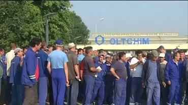 Salariații Oltchim Râmnicu Vâlcea protestează, cerând demisia lui Vosganian și venirea lui Ponta la combinat