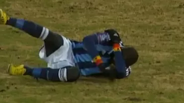 La un pas de tragedie în Suedia: Meci înterupt după ce spectatorii au aruncat cu sticle de bere în teren (VIDEO)