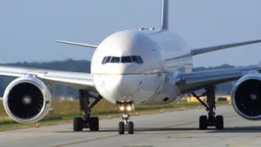 Aterizare de urgență pe Aeroportul Otopeni: Un pasager a făcut scandal în avion