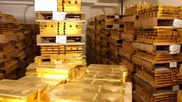 Preţul aurului a coborât la minimul ultimelor 10 luni, odată cu aprecierea dolarului