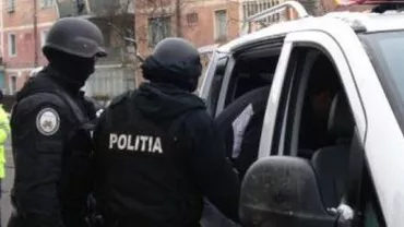 Percheziții în București și Ilfov: Zece persoane suspectate de furturi au fost ridicate