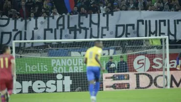 Banner al fanilor Stelei: “Piți Talent, dăm cu tine de ciment!” (FOTO)