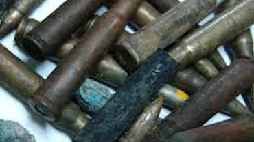 Zeci de cartușe din Al Doilea Război Mondial, descoperite în podul unui liceu din Timișoara