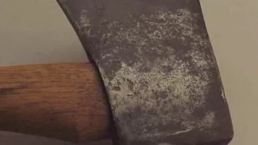 Sibiu: Bărbat găsit mort în casă, după ce ar fi fost ucis cu toporul de concubinul surorii sale