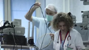 Peste 40 de persoane, printre care 19 medici, judecate pentru deconturi ilegale de analize