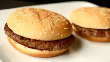 Replica McDonald's la experimentul cu hamburger-ul vechi de 14 ani care nu a putrezit