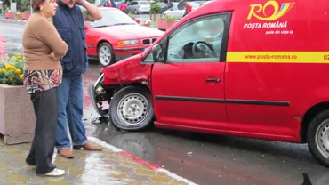 Iași: Un sac cu bani a fost pierdut din mașina Poștei în localitatea Tomești