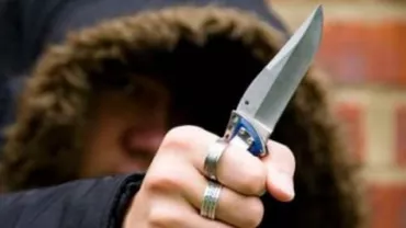 Baia Mare: Adolescentă de 17 ani, atacată cu un cuțit de un necunoscut, în drum spre casă
